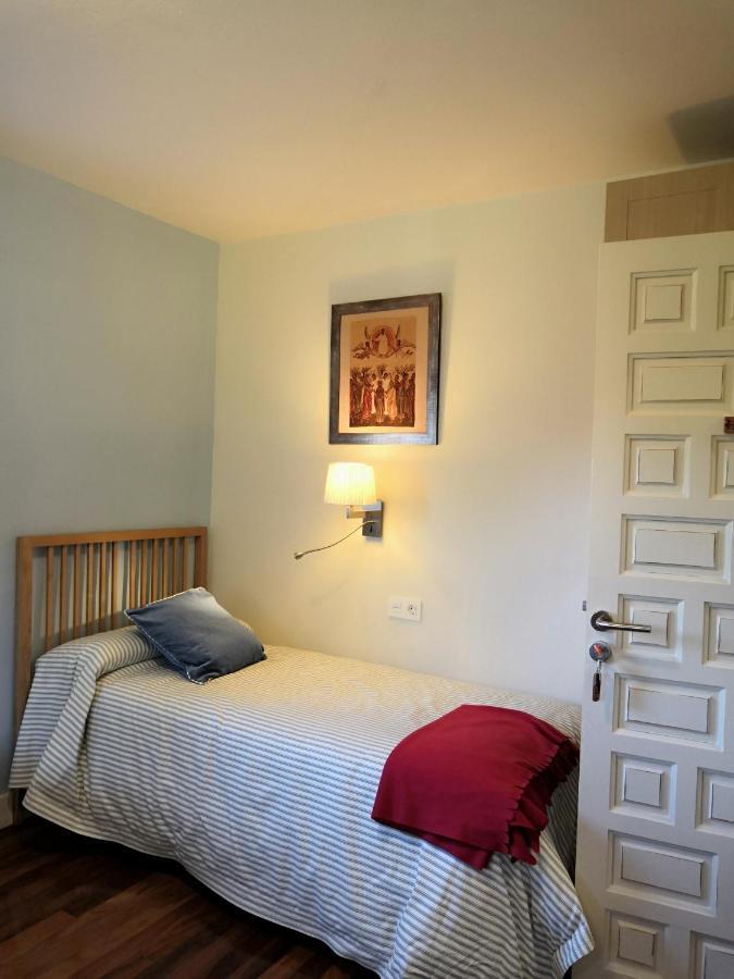 Hospederia San Jose Hostel Derio Bagian luar foto