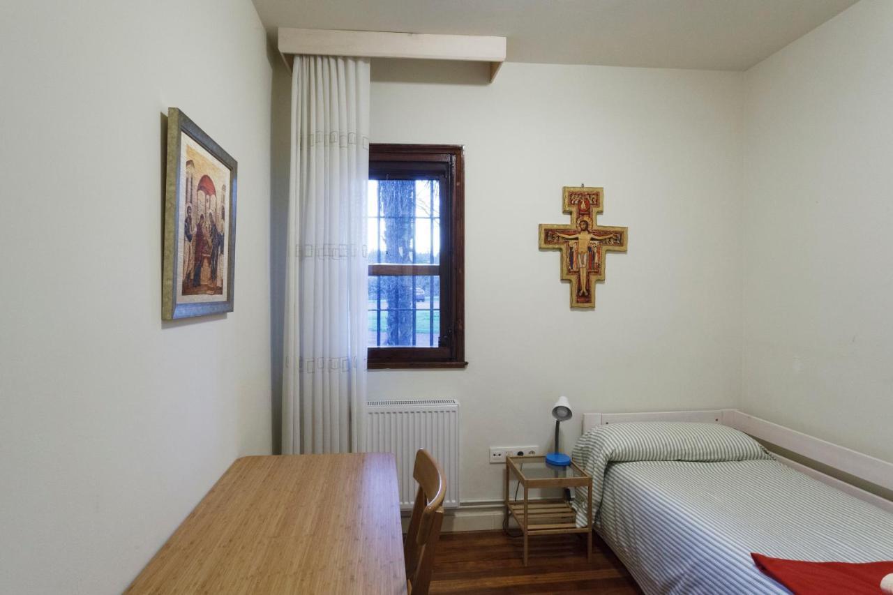 Hospederia San Jose Hostel Derio Bagian luar foto
