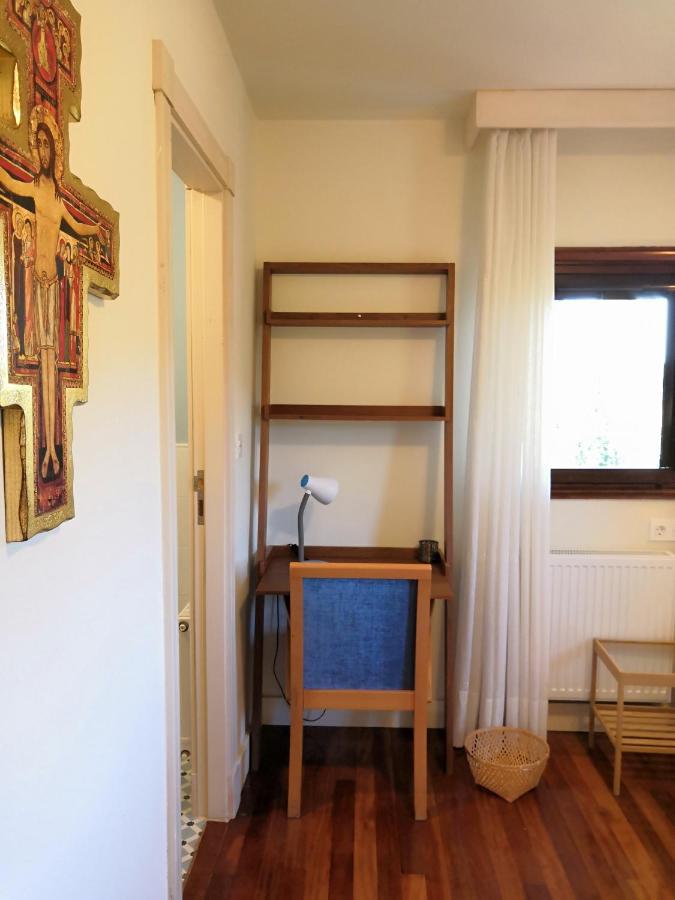 Hospederia San Jose Hostel Derio Bagian luar foto